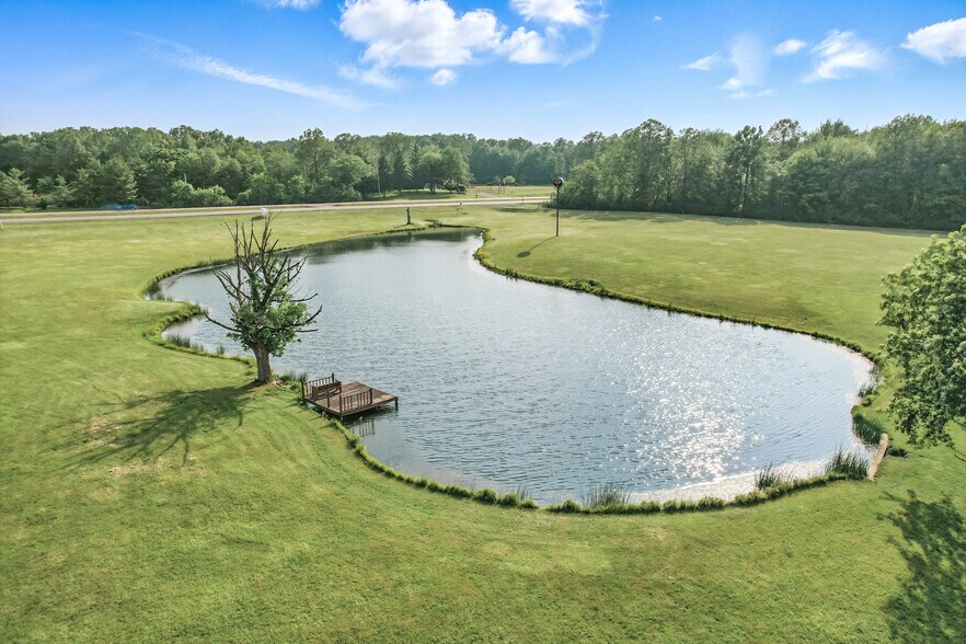 More Photos Of 4085 / 4086 State Route 422, Southington Showroom For Sale