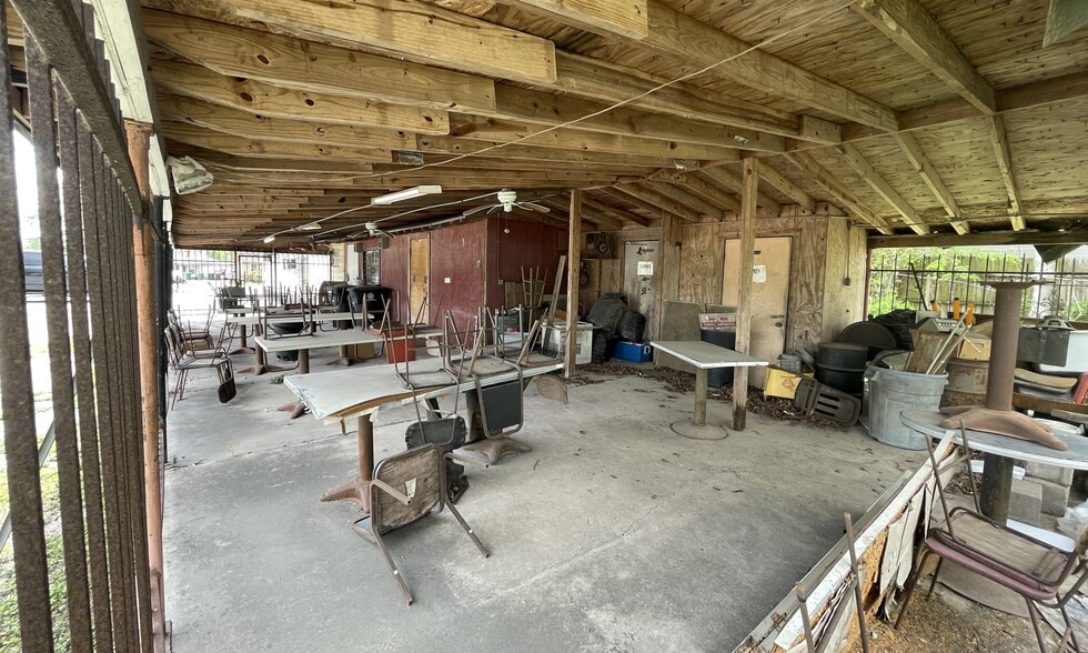 More Photos Of 3717 Crane St, Houston General Retail For Sale