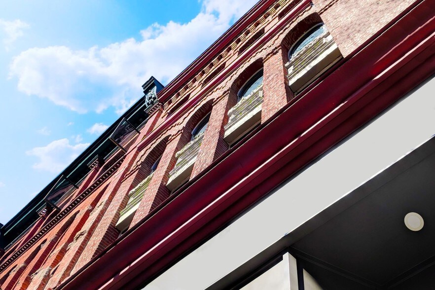 More Photos Of 5 W Hastings St, Vancouver Apartments For Lease