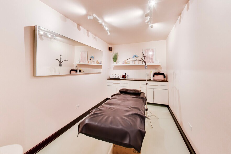 More Photos Of 2108-2110 W Roscoe St, Chicago Storefront Retail Residential For Sale