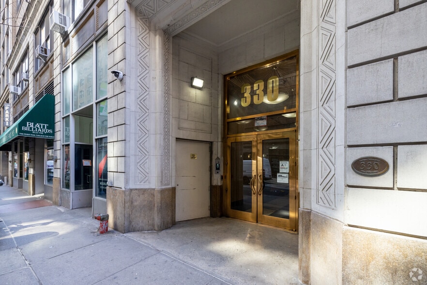 More Photos Of 330 W 38th St, New York Office For Lease