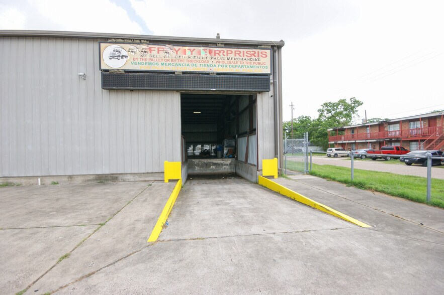 More Photos Of 1001 Dumont St, South Houston Distribution For Sale