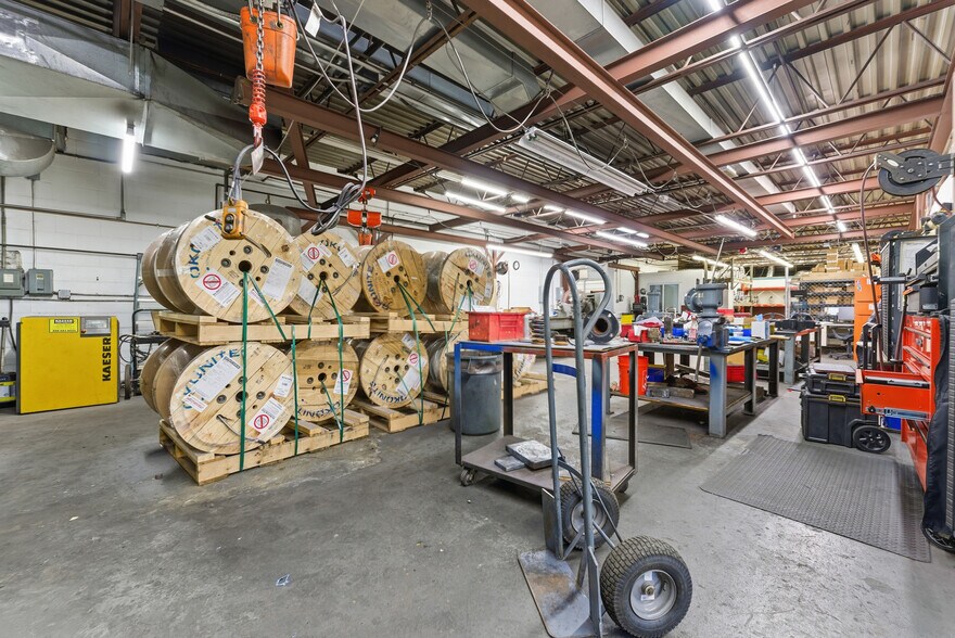 More Photos Of 34 Elise St, Westfield Industrial For Lease