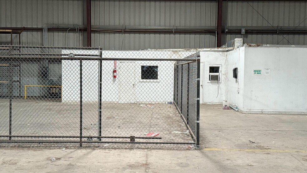 More Photos Of 5806 E Grimes Ave, Harlingen Manufacturing For Lease
