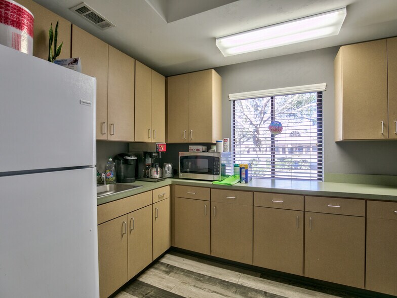 More Photos Of 1981 Capital Cir NE, Tallahassee Medical For Lease