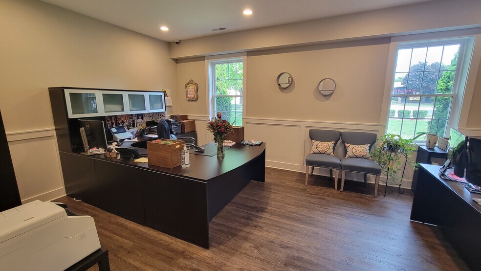 More Photos Of 39475 Ann Arbor Rd E, Plymouth Bank For Lease