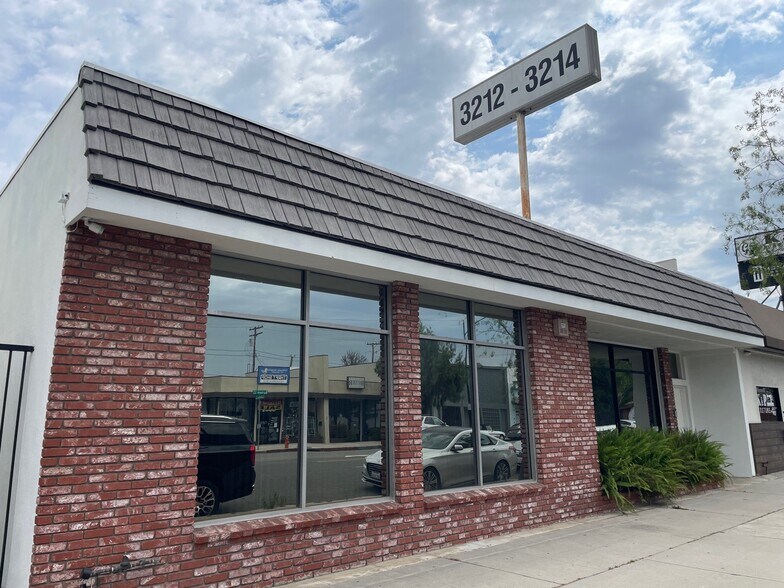 More Photos Of 3212-3214 W Burbank Blvd, Burbank Office For Sale