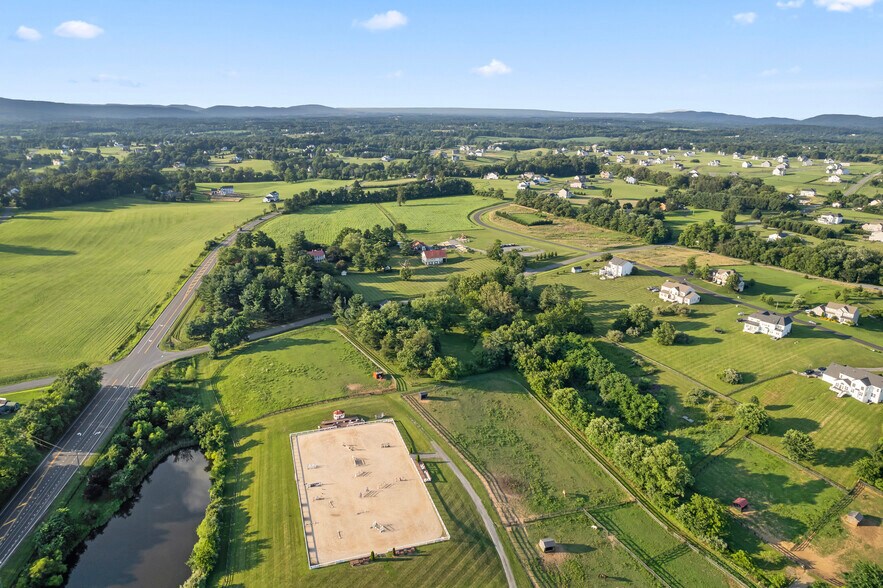 More Photos Of 15158 Berlin Tpke, Purcellville Lodge Meeting Hall For Lease