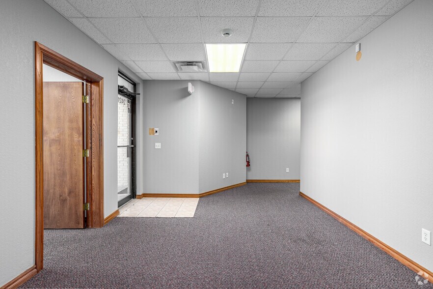 More Photos Of 2421 Wilcox Dr, Norman Office For Lease