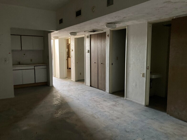 More Photos Of 8230 E Broadway Blvd, Tucson Medical For Sale