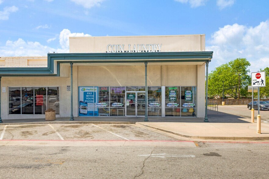 More Photos Of 2203-2215 Gus Thomasson Rd, Dallas Freestanding For Lease