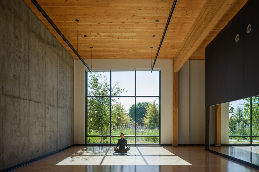 More Photos Of 50 Tanforan Ave, South San Francisco Unknown For Lease