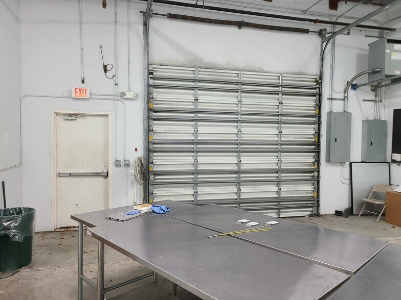 More Photos Of 2800 W State Road 84, Fort Lauderdale Showroom For Sale