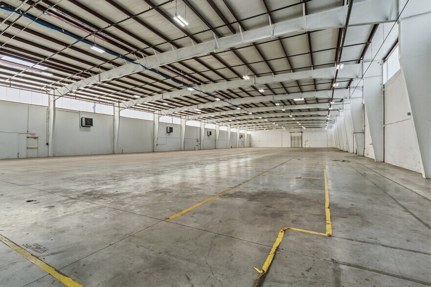 More Photos Of 12343 Cutten Rd, Houston Warehouse For Lease