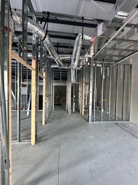 More Photos Of 4921 Lena Rd, Bradenton Industrial For Lease