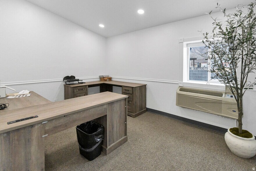 More Photos Of 46 S Center St, Elsinore Industrial For Sale