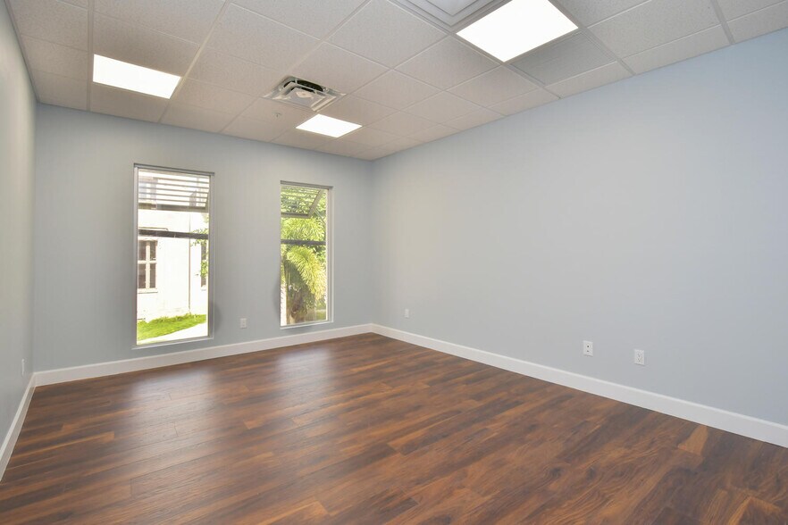 More Photos Of 2401 1st St, Fort Myers Office Residential For Lease