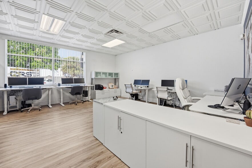 More Photos Of 5404 Hoover Blvd, Tampa Medical For Sale