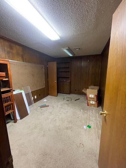 More Photos Of 1315 24th Ave SW, Norman Freestanding For Lease