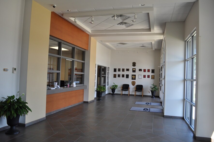 More Photos Of 552 E Russell St, Fayetteville Showroom For Sale