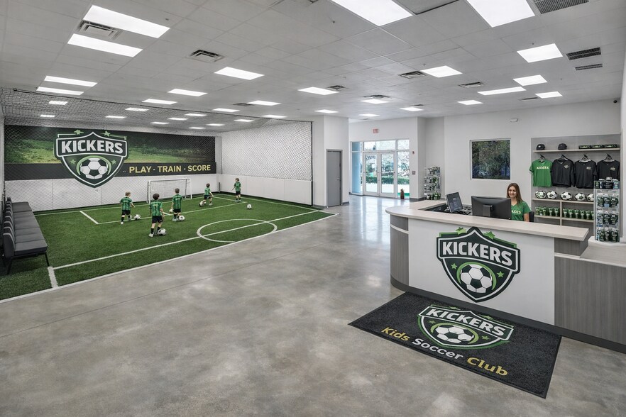 More Photos Of 4800 Lyons Technology Pky, Coconut Creek Warehouse For Lease