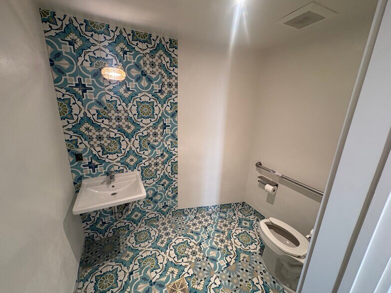 More Photos Of 310 E Railroad Ave, Boca Grande Restaurant For Lease