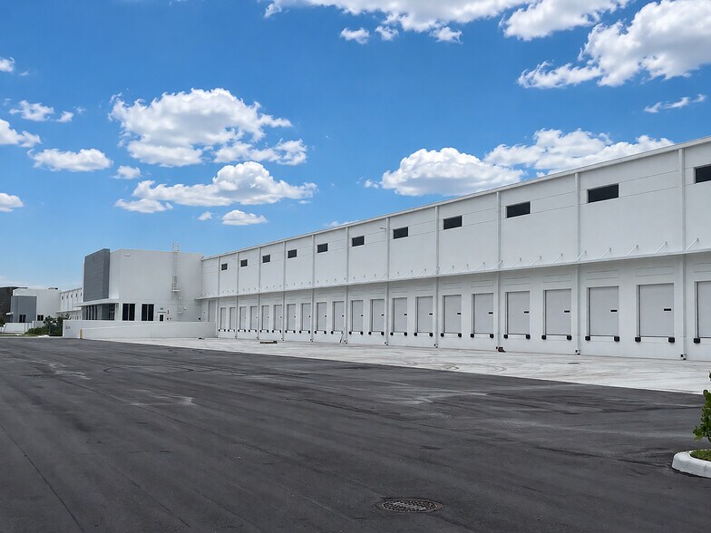 More Photos Of 4995 NW 77th Ave, Miami Warehouse For Lease