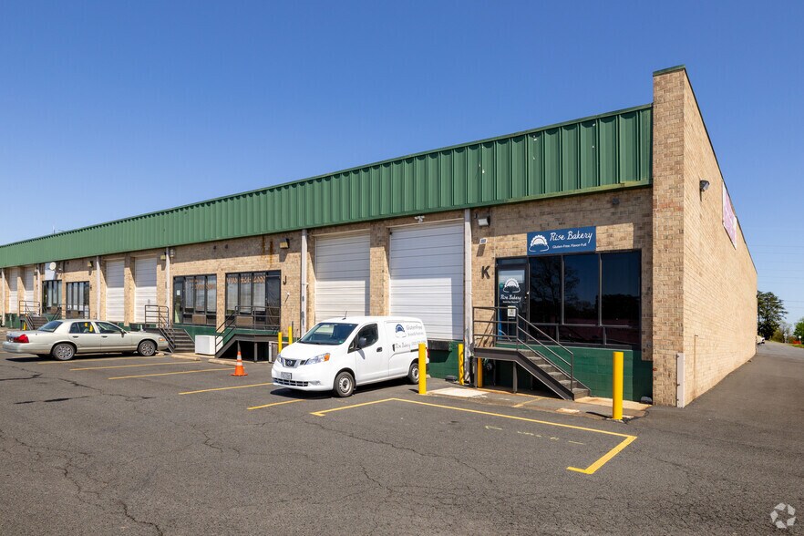 More Photos Of 201 Davis Dr, Sterling Unknown For Lease