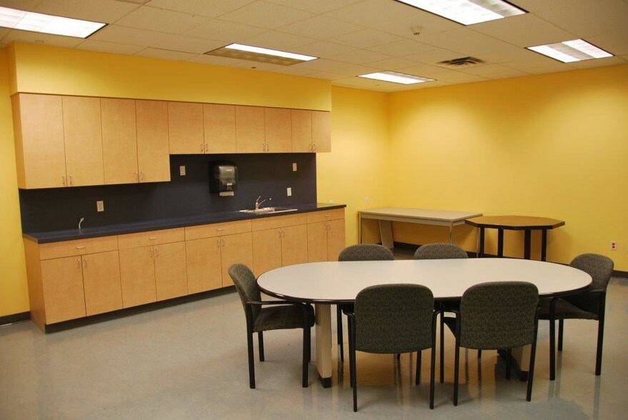 More Photos Of 40 Christopher Way, Eatontown Research And Development For Lease