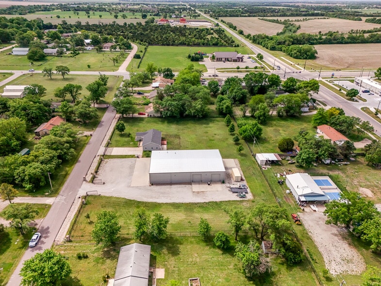 More Photos Of 2325 S Crest St, Wichita Warehouse For Sale