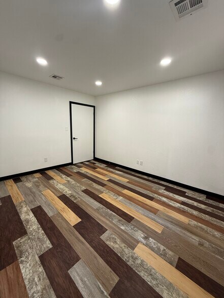 More Photos Of 15120 S 77th Ave, Bixby Manufacturing For Lease