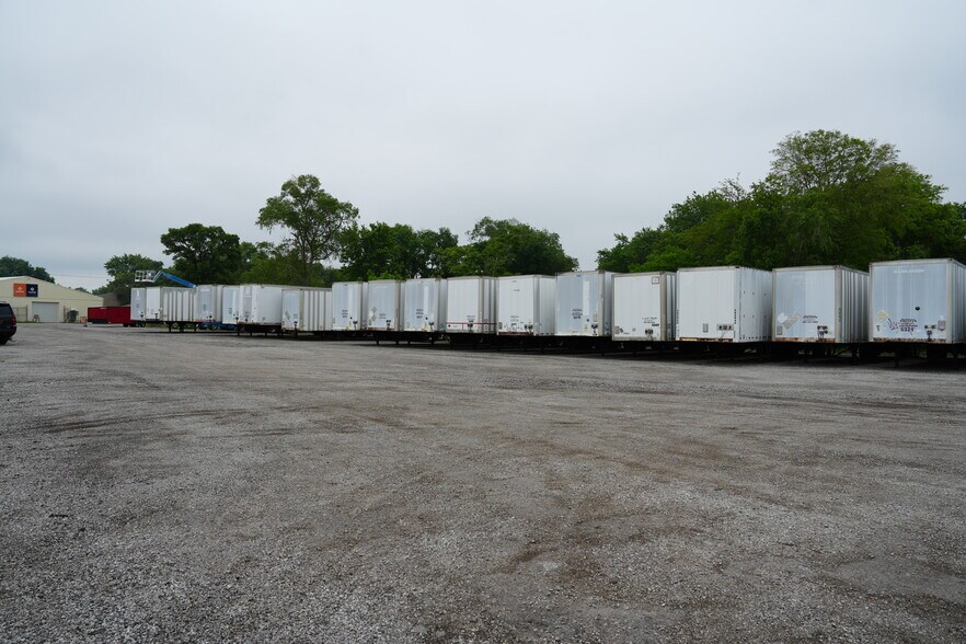 More Photos Of 610 W 9th Ave, Monmouth Flex For Lease