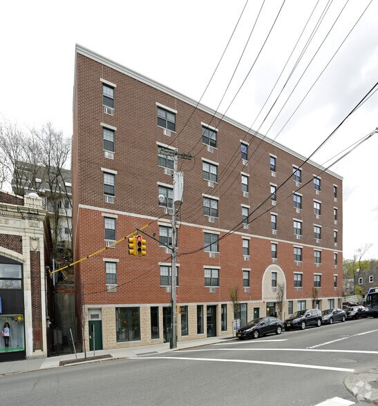 Primary Photo Of 150 Victory Blvd, Staten Island Apartments For Lease