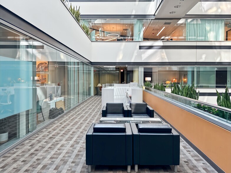 More Photos Of 203 N LaSalle St, Chicago Coworking Space