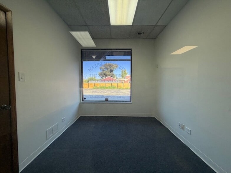 More Photos Of 9957-9959 S Roberts Rd, Palos Hills Medical For Lease