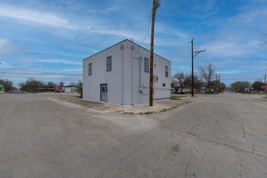 More Photos Of 930 New Laredo Hwy, San Antonio Office For Sale