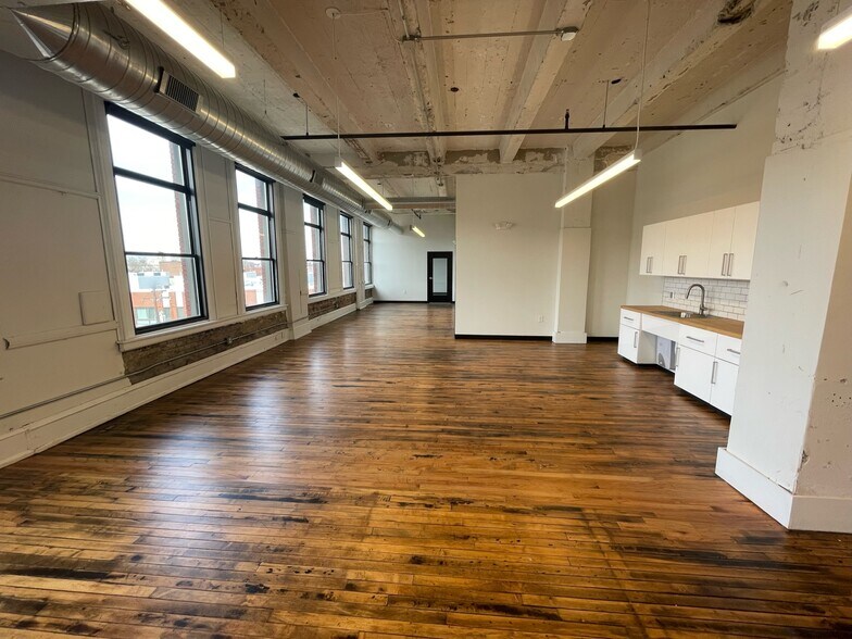 More Photos Of 915 Spring Garden St, Philadelphia Loft Creative Space For Lease