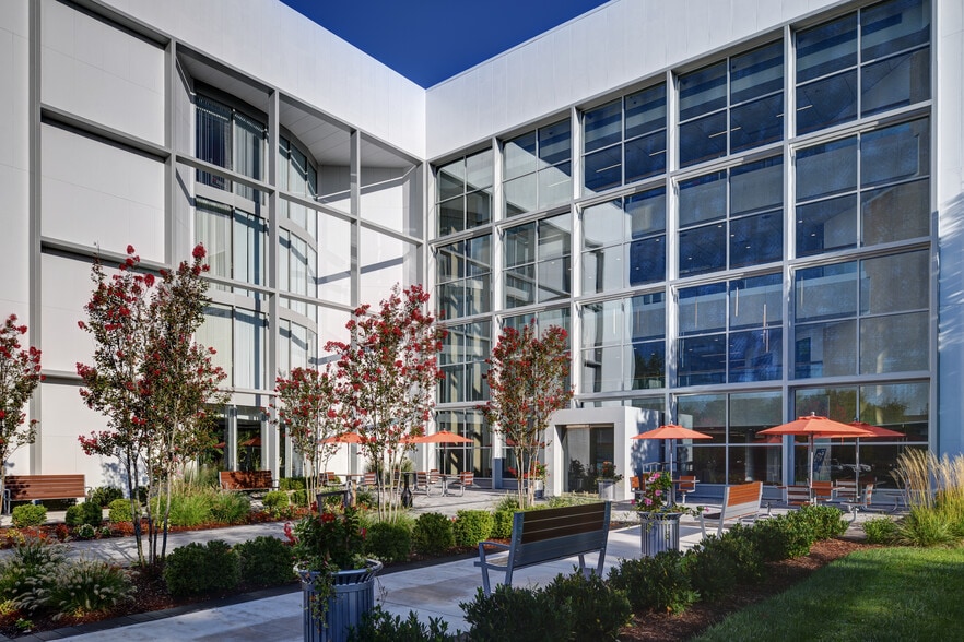 More Photos Of 500 College Rd E, Princeton Office For Lease