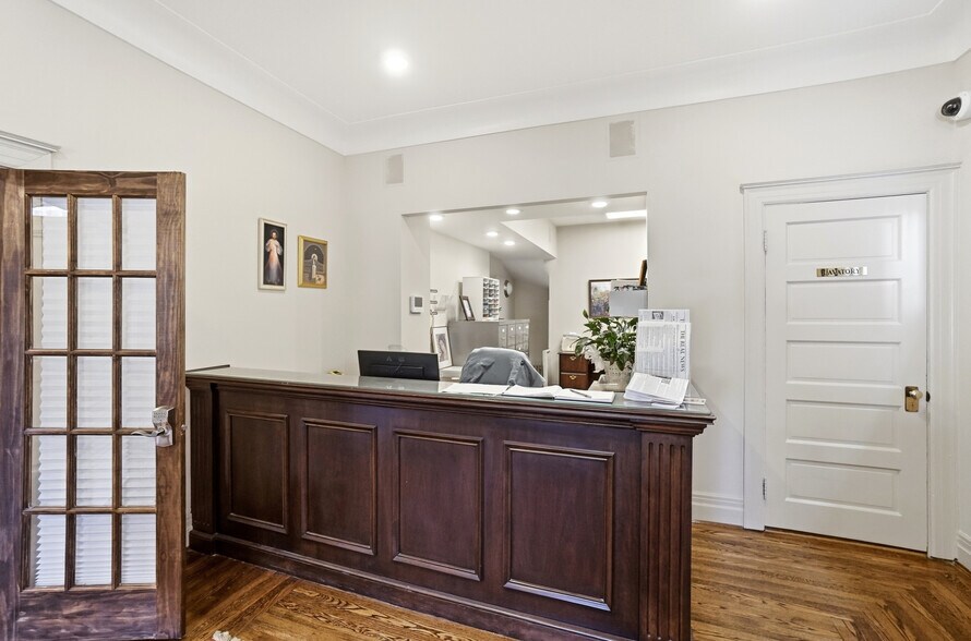 More Photos Of 2406 Auburn Ave, Cincinnati Office Residential For Sale