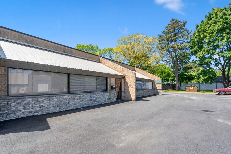 More Photos Of 90 Knickerbocker Ave, Bohemia Distribution For Sale