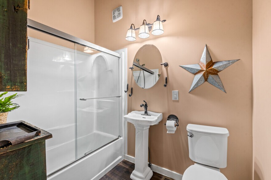 More Photos Of 120 S 3rd St, Victor Restaurant For Sale