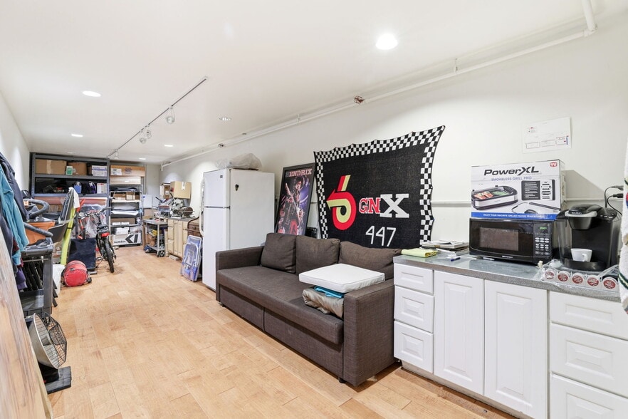 More Photos Of 580 Crespi Dr, Pacifica Warehouse For Sale