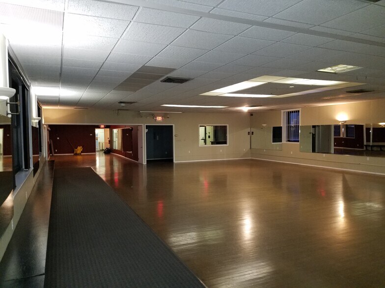 More Photos Of 143 W Main St, Bay Shore General Retail For Sale