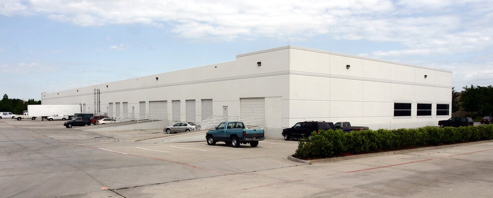 More Photos Of 1920 Hutton Ct, Farmers Branch Warehouse For Lease