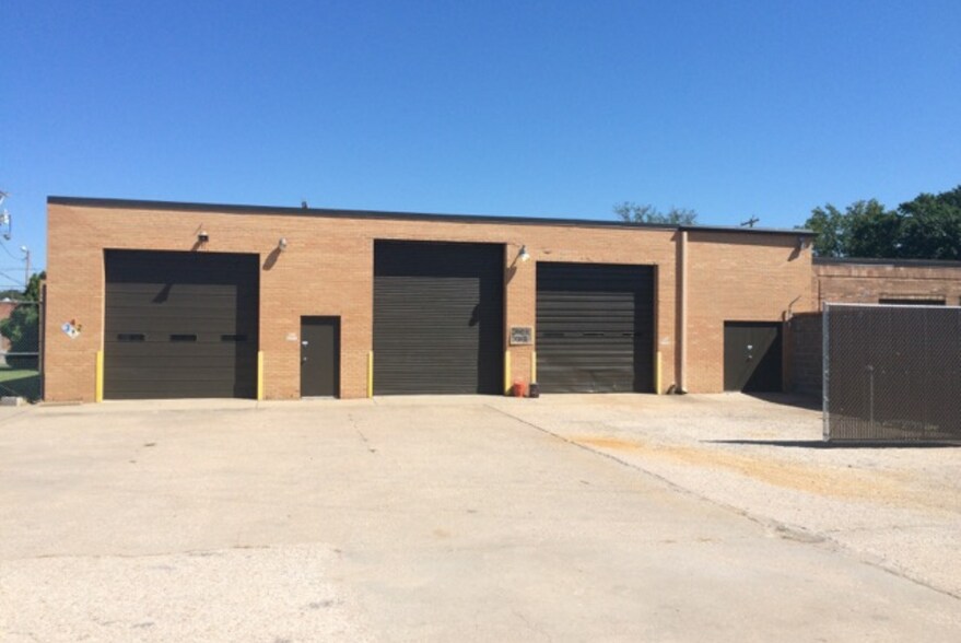 More Photos Of 2901 S Kansas St, Wichita Flex For Lease