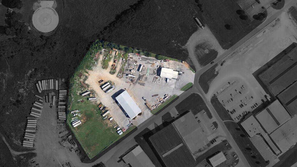 More Photos Of 267 N Graham St, Bowling Green Light Distribution For Sale