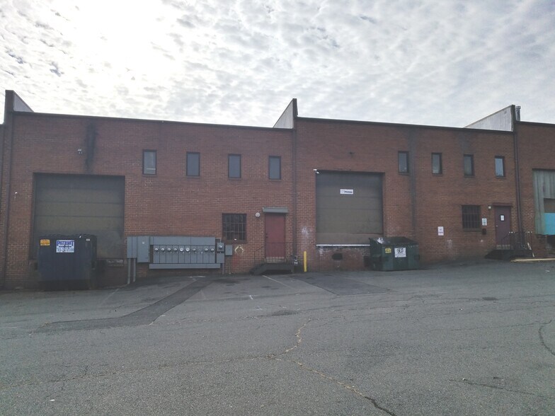 More Photos Of 8395 Euclid Ave, Manassas Park Warehouse For Lease