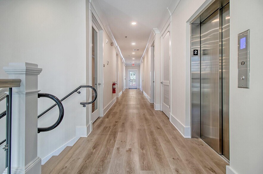 More Photos Of 208 N Cedar St, Summerville Office For Sale