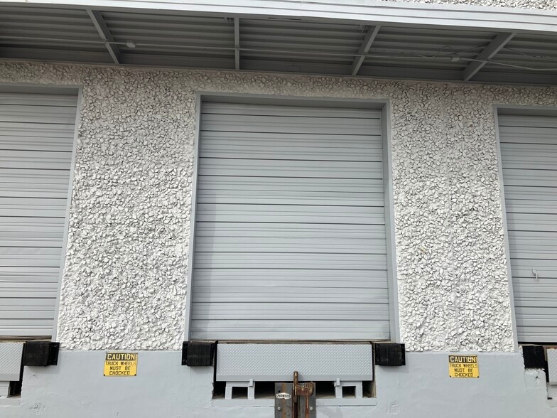 More Photos Of 11839 Shiloh Rd, Dallas Warehouse For Lease