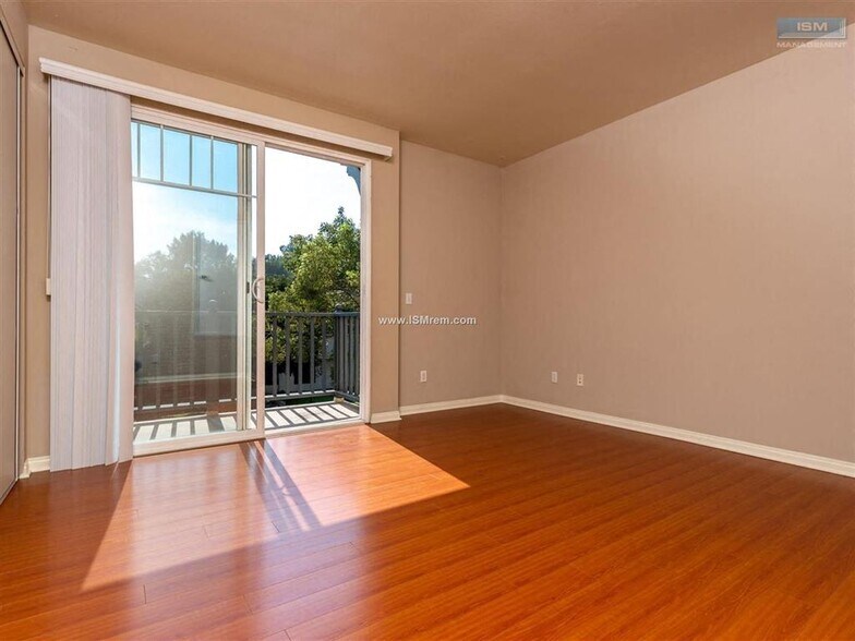 More Photos Of 1239 W 30th St, Los Angeles Apartments For Sale